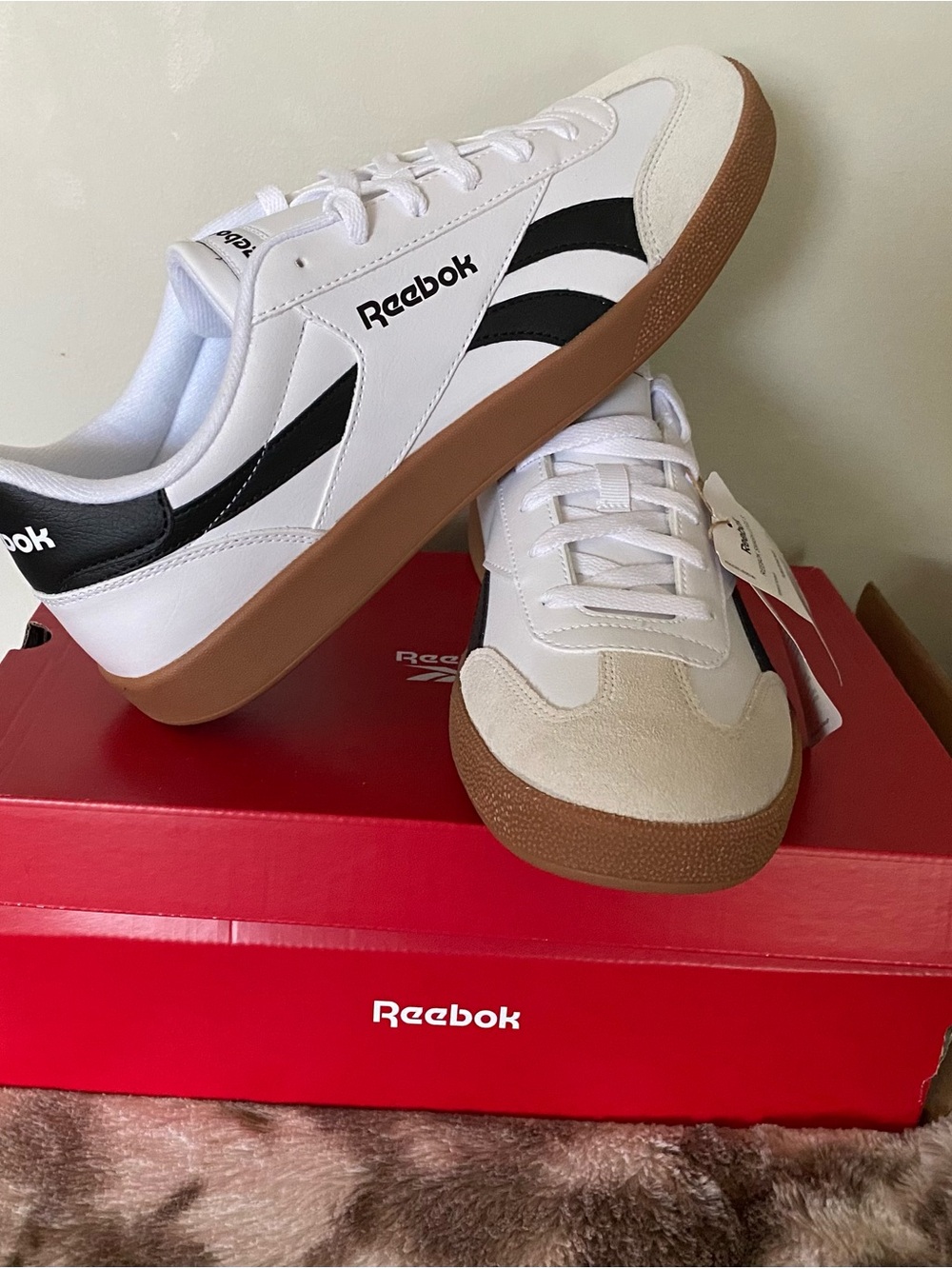 Unisex Reebok White Low-Top Sneakers with Black Stripe and Gum Sole